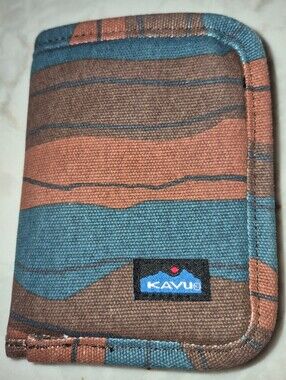 KAVU Zippy Wallet in the "Wave Range" Pattern, Preloved